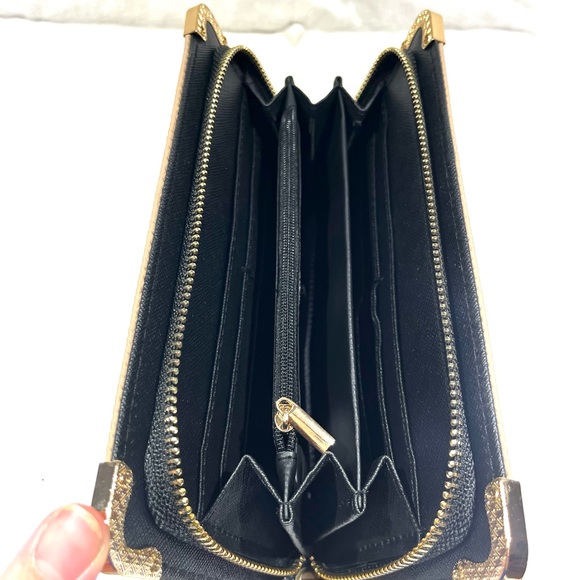 Beautiful, brand new, never used wallet! :) - Picture 3 of 6